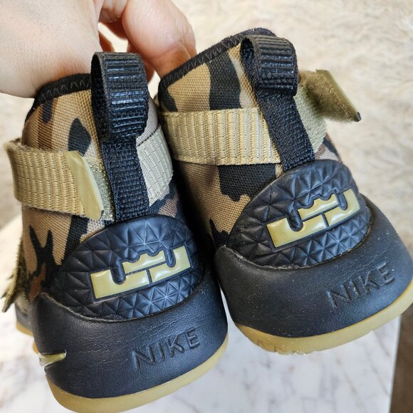 Nike Air Shoes Sneakers Youth 3Y Lebron James Soldier XI Olive Camo Military 3Y - Picture 6 of 8